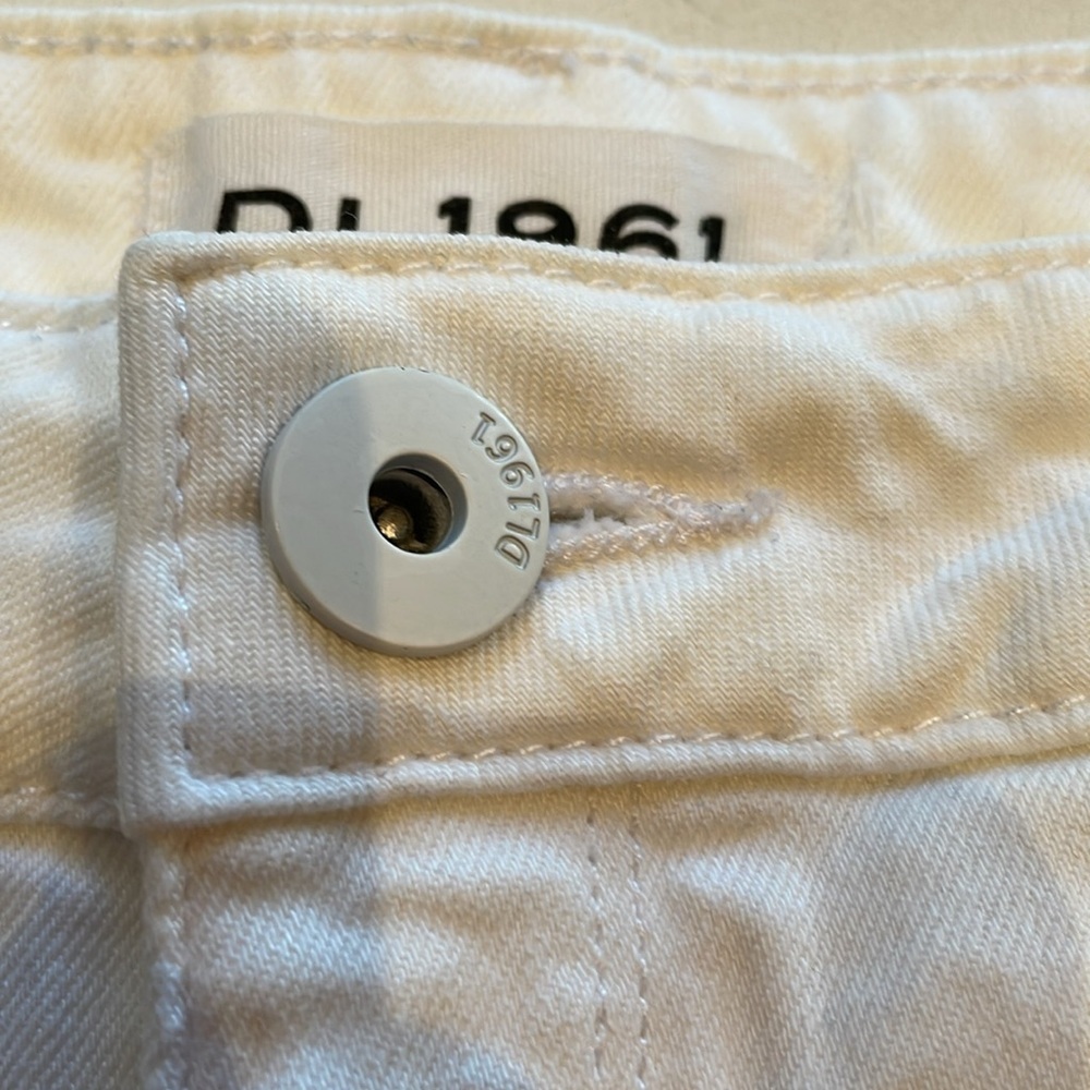DL1961 Renee Stretch Smart Denim, Frayed Denim Shorts, White Size 30 - Picture 5 of 13